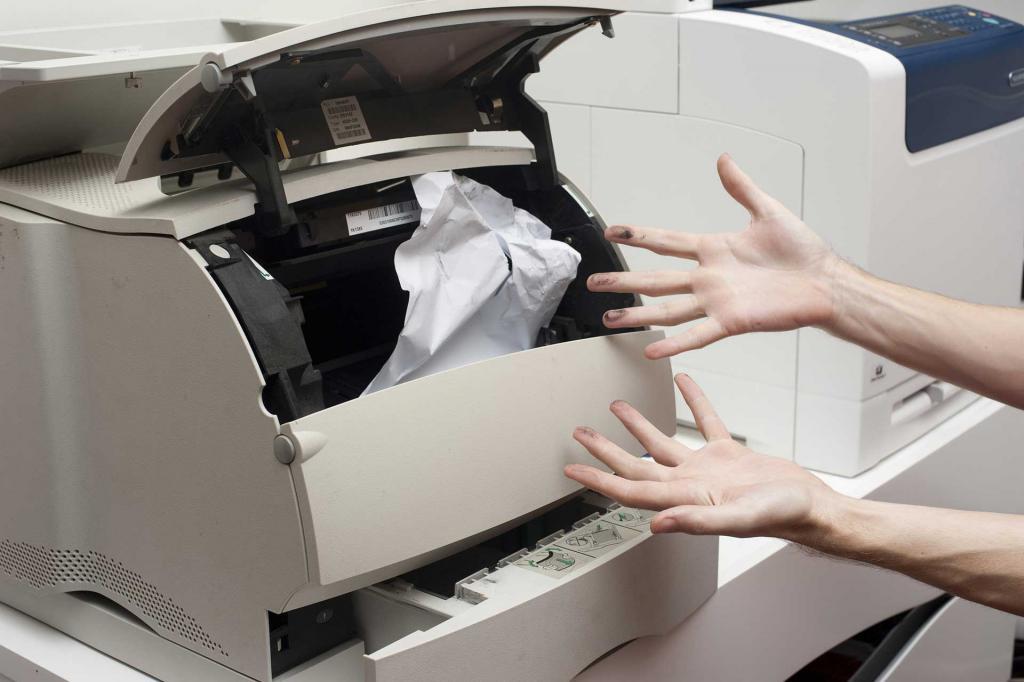 Что делать если принтер зажевал бумагу и лист порвался