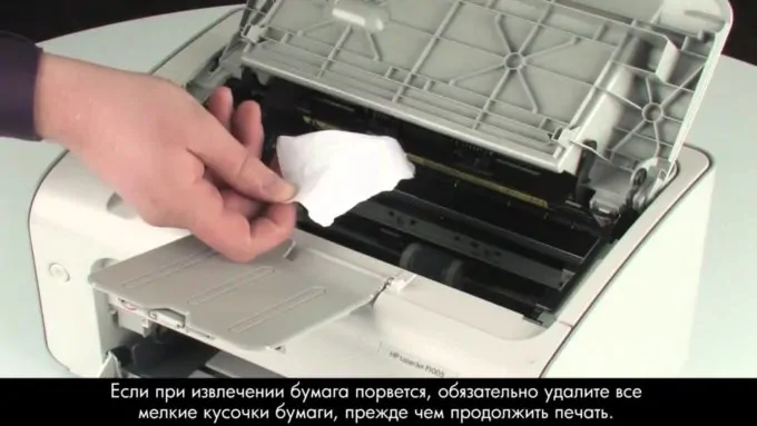 Как вытащить бумагу из принтера epson если она застряла